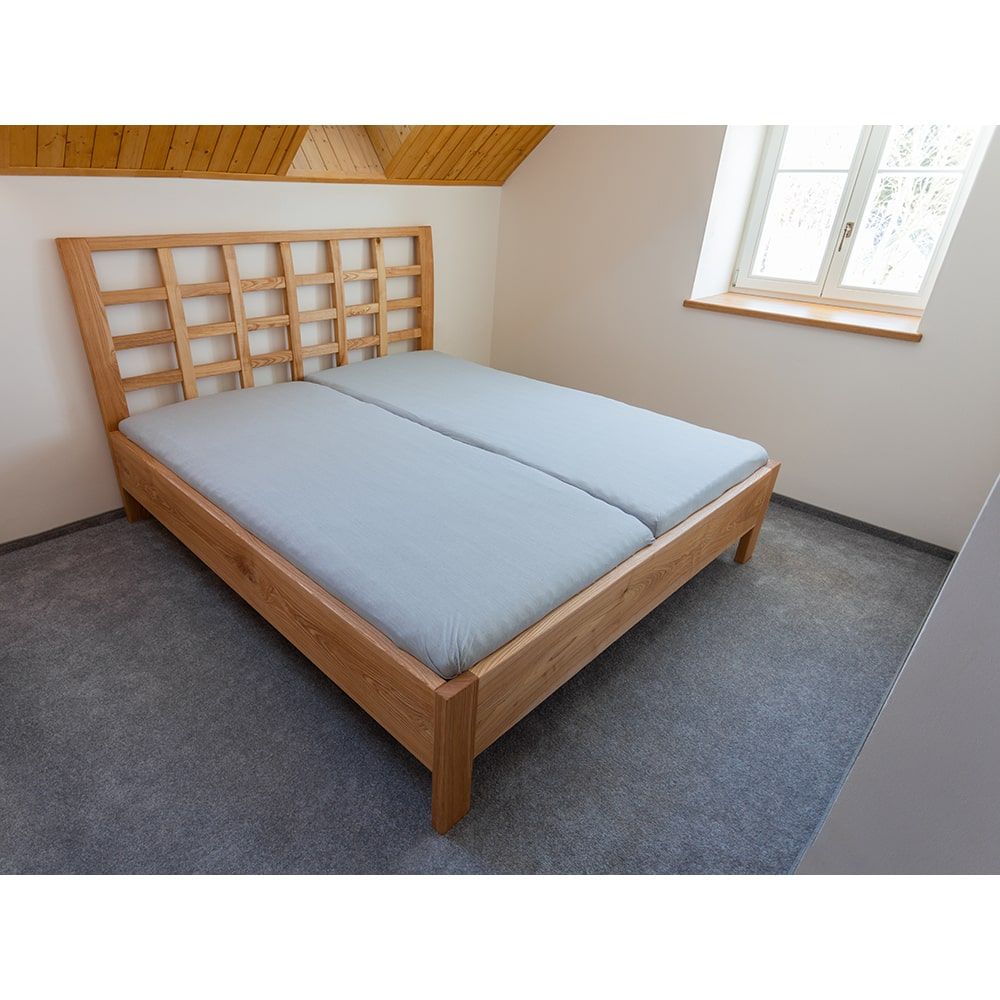 Manželská postel z jasanu