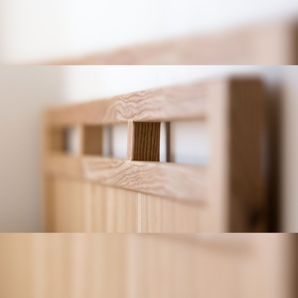 Jasanová postel na míru – detail čela